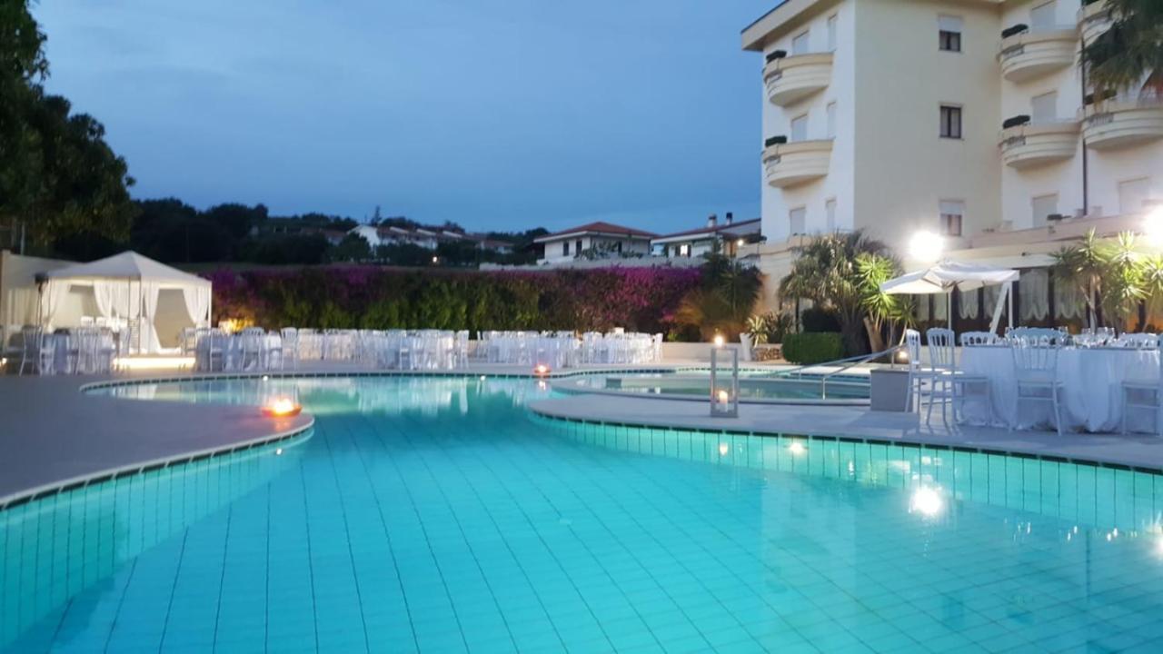 Sunshine Club Hotel Centro Benessere Ricadi Exterior foto