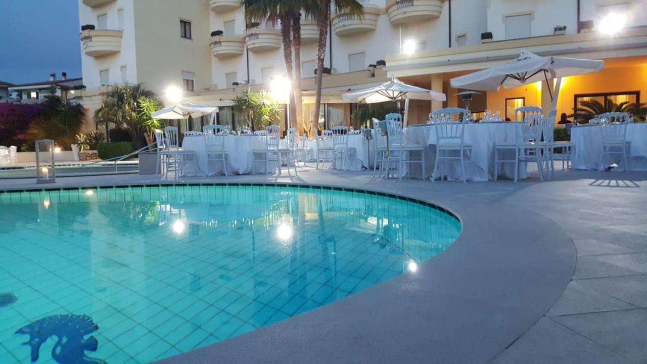 Sunshine Club Hotel Centro Benessere Ricadi Exterior foto